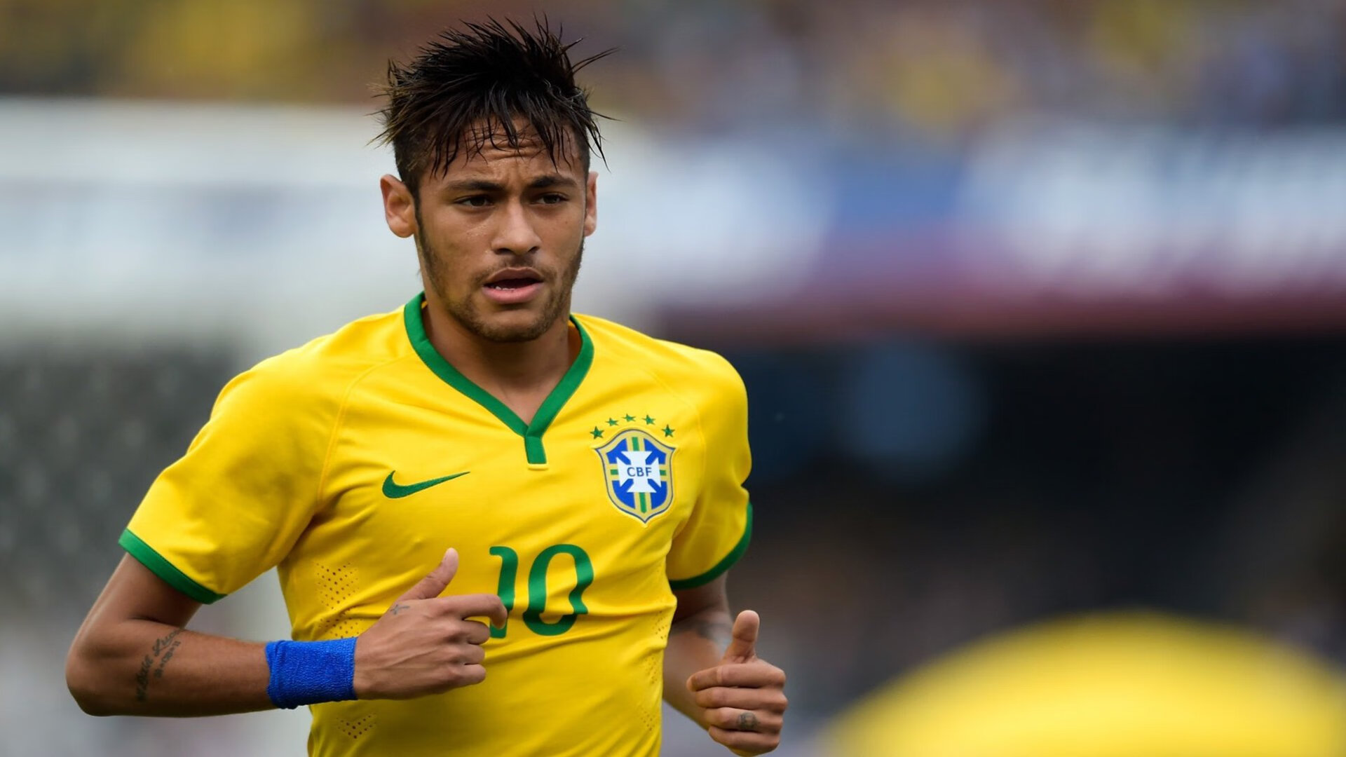 欧洲杯巅峰之战：战术对拼令人目不暇接，欧洲杯最争议一幕