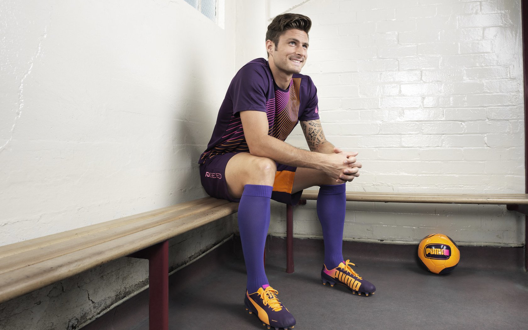 足球场馆智能照明系统节能效果显著，环保理念深入人心，足球场照明方案